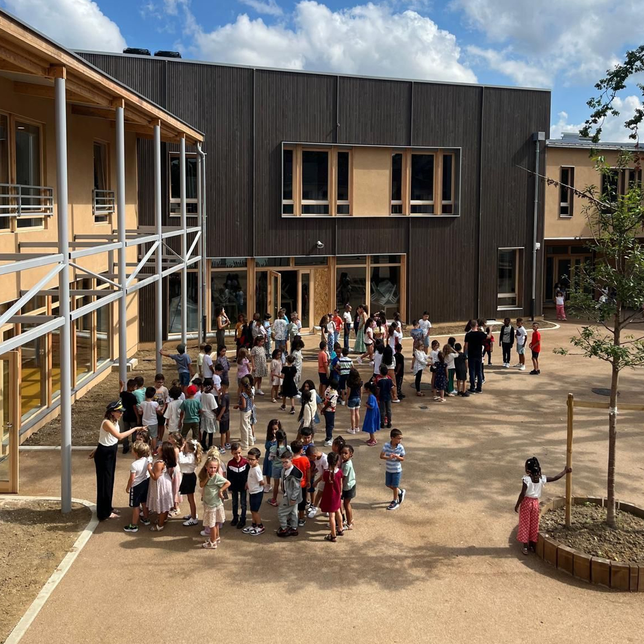 AEQUO CONSTRUCTION - Réhabilitation et extension de l’école du château • Villecresnes AEQUO CONSTRUCTION - Réhabilitation et extension de l’école du château • Villecresnes